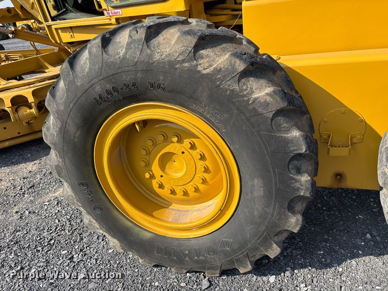 image for item EJ3271 1984 John Deere 770A motor grader