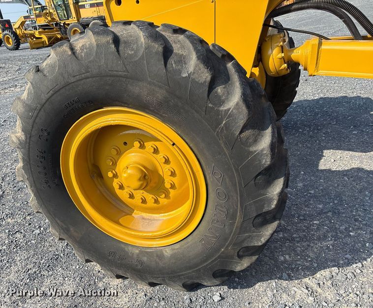 image for item EJ3271 1984 John Deere 770A motor grader