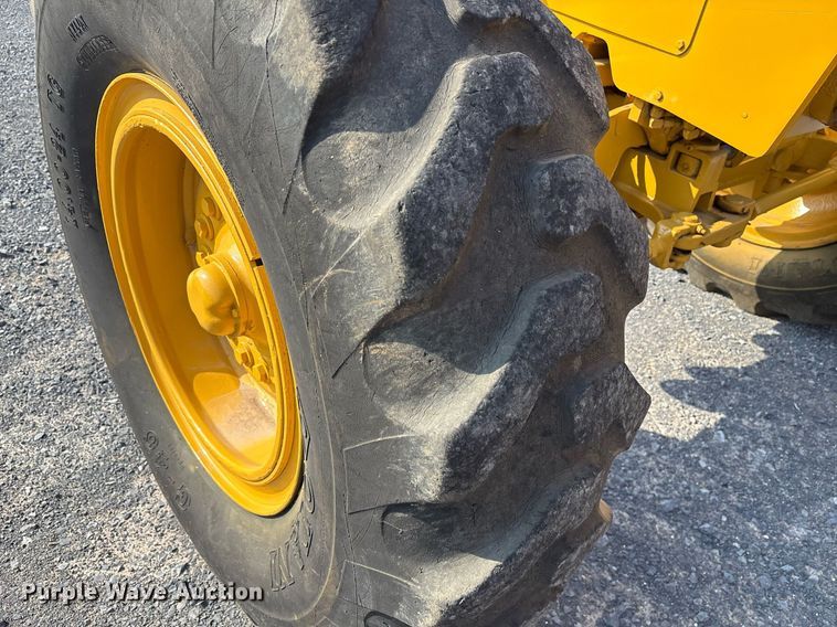 image for item EJ3271 1984 John Deere 770A motor grader