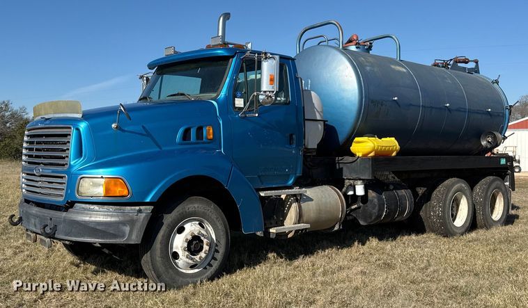 image for item EJ3304 1998 Ford hydrovac truck