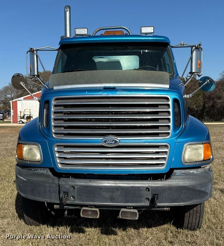 image for item EJ3304 1998 Ford hydrovac truck