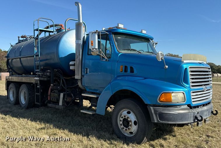 image for item EJ3304 1998 Ford hydrovac truck