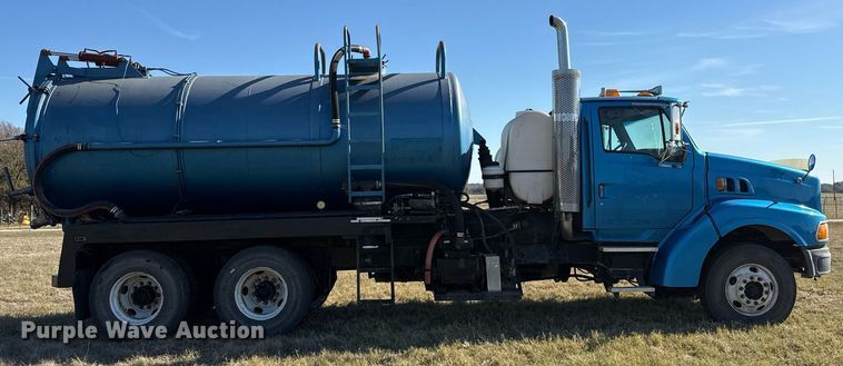 image for item EJ3304 1998 Ford hydrovac truck