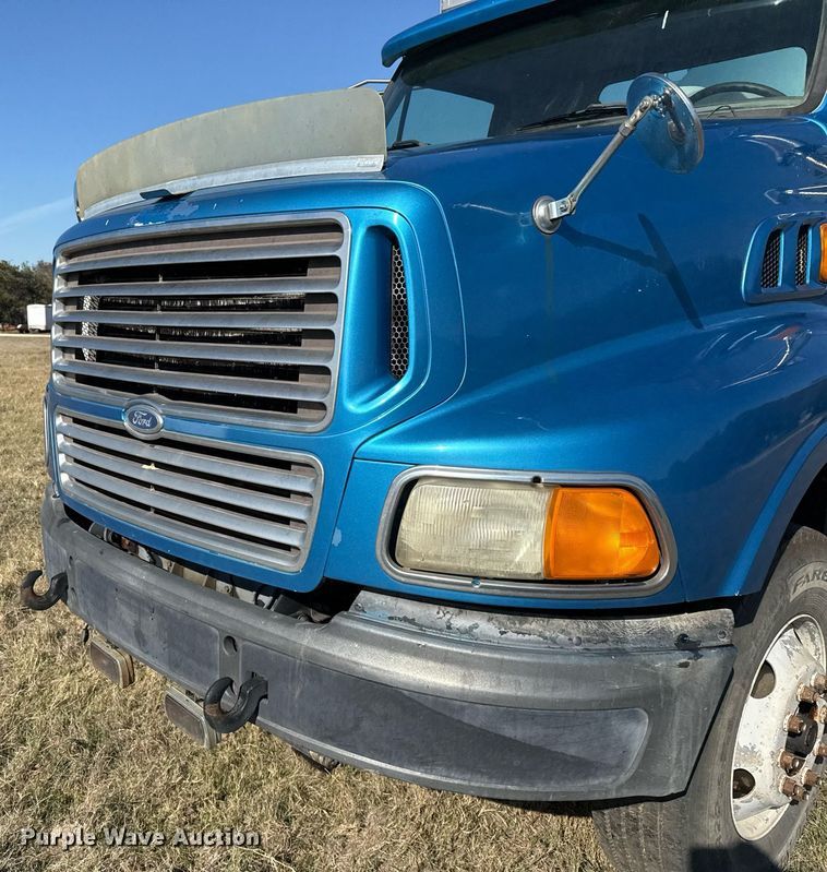 image for item EJ3304 1998 Ford hydrovac truck