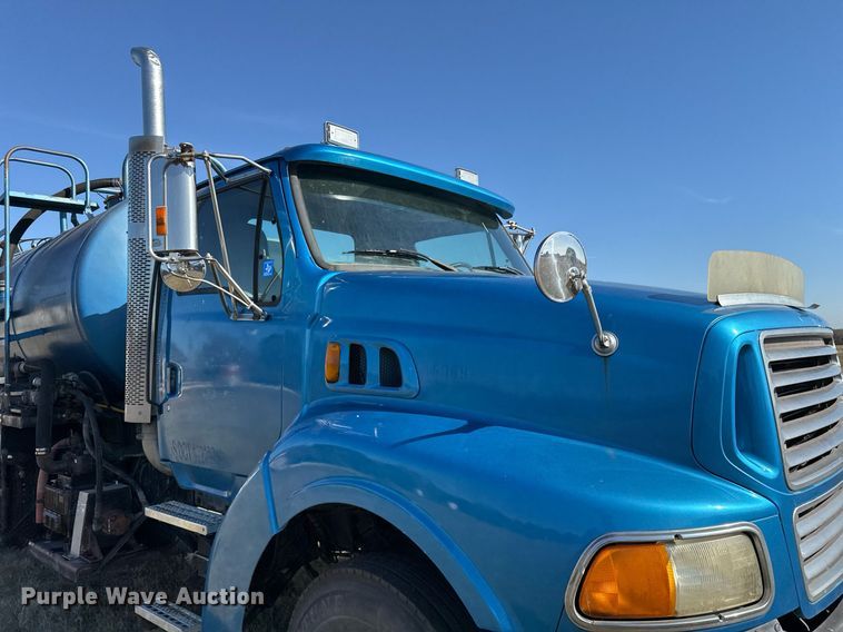 image for item EJ3304 1998 Ford hydrovac truck