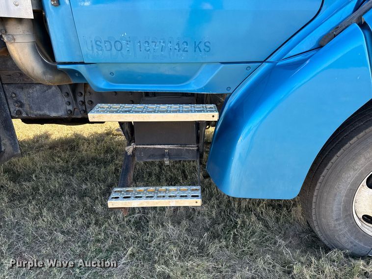 image for item EJ3304 1998 Ford hydrovac truck