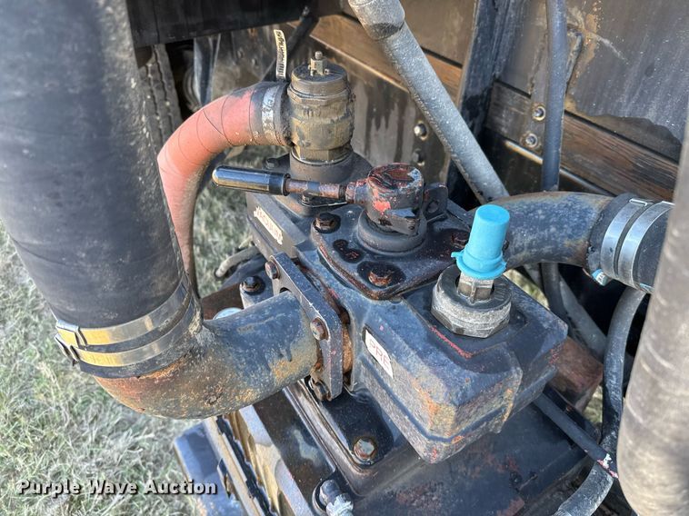 image for item EJ3304 1998 Ford hydrovac truck