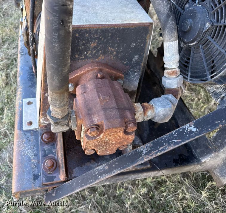 image for item EJ3304 1998 Ford hydrovac truck