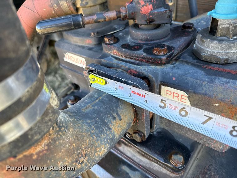 image for item EJ3304 1998 Ford hydrovac truck