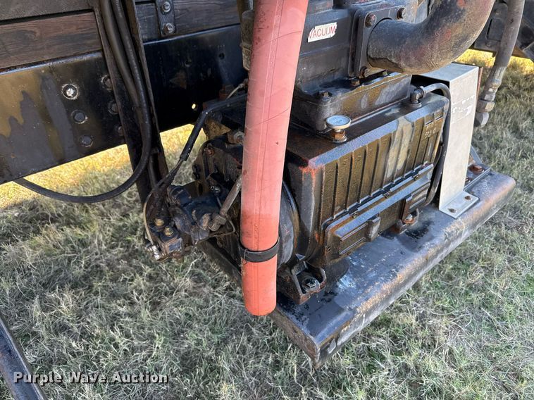 image for item EJ3304 1998 Ford hydrovac truck