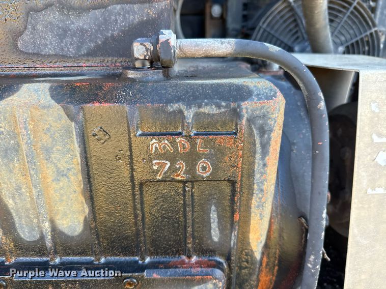 image for item EJ3304 1998 Ford hydrovac truck