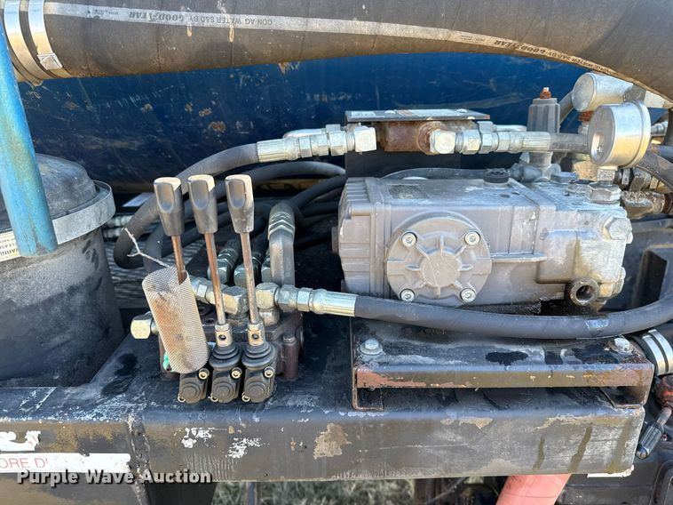 image for item EJ3304 1998 Ford hydrovac truck