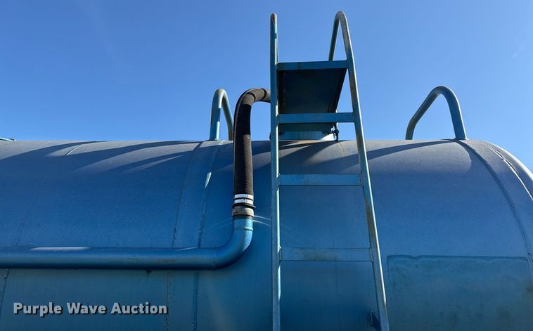 image for item EJ3304 1998 Ford hydrovac truck