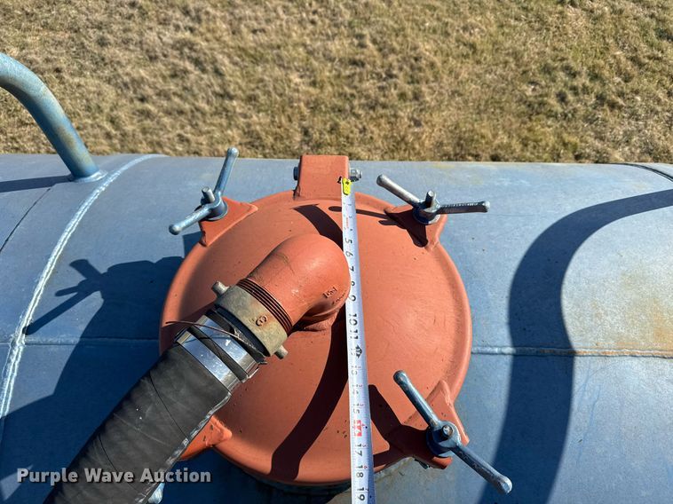 image for item EJ3304 1998 Ford hydrovac truck