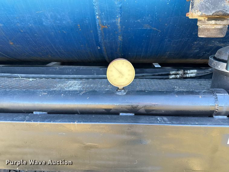 image for item EJ3304 1998 Ford hydrovac truck