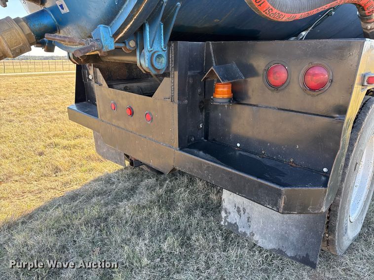 image for item EJ3304 1998 Ford hydrovac truck