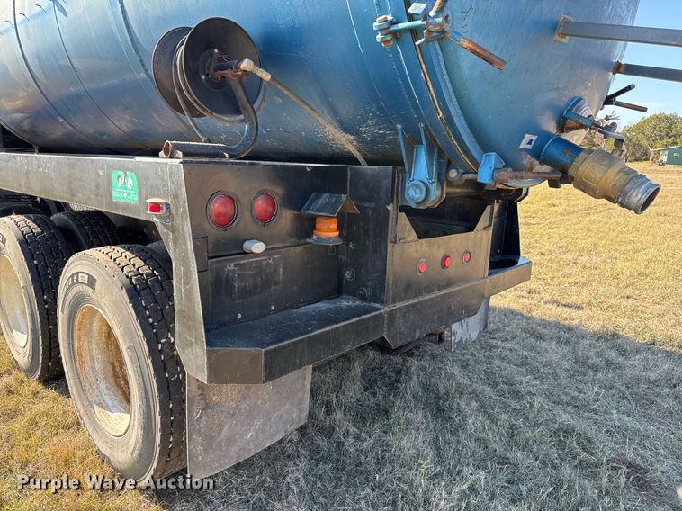 image for item EJ3304 1998 Ford hydrovac truck