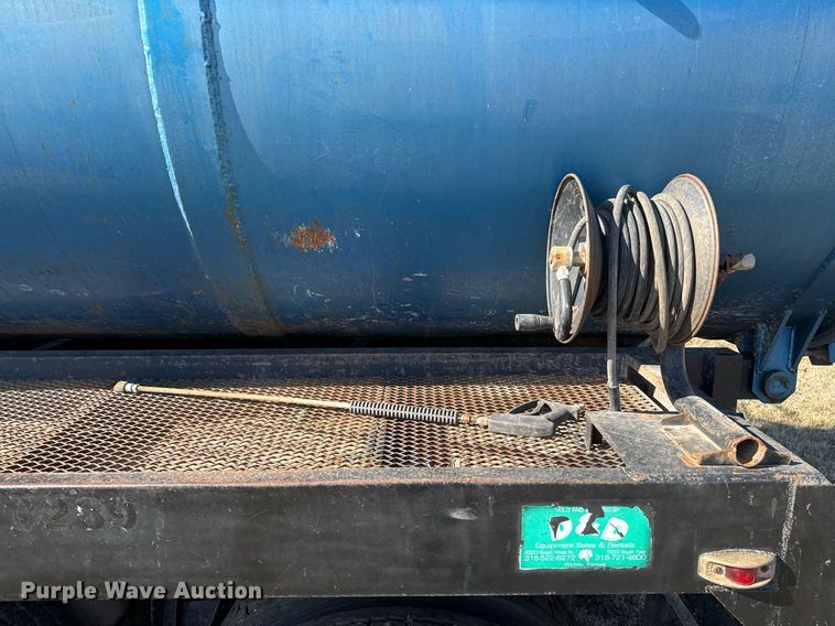 image for item EJ3304 1998 Ford hydrovac truck