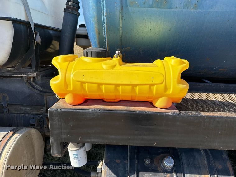 image for item EJ3304 1998 Ford hydrovac truck