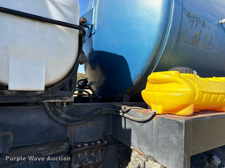 image for item EJ3304 1998 Ford hydrovac truck