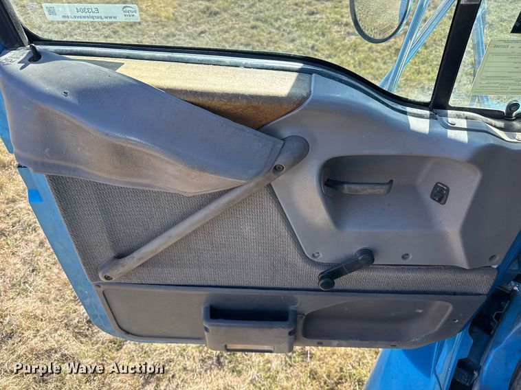 image for item EJ3304 1998 Ford hydrovac truck