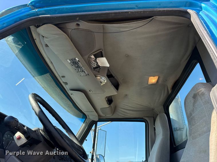 image for item EJ3304 1998 Ford hydrovac truck