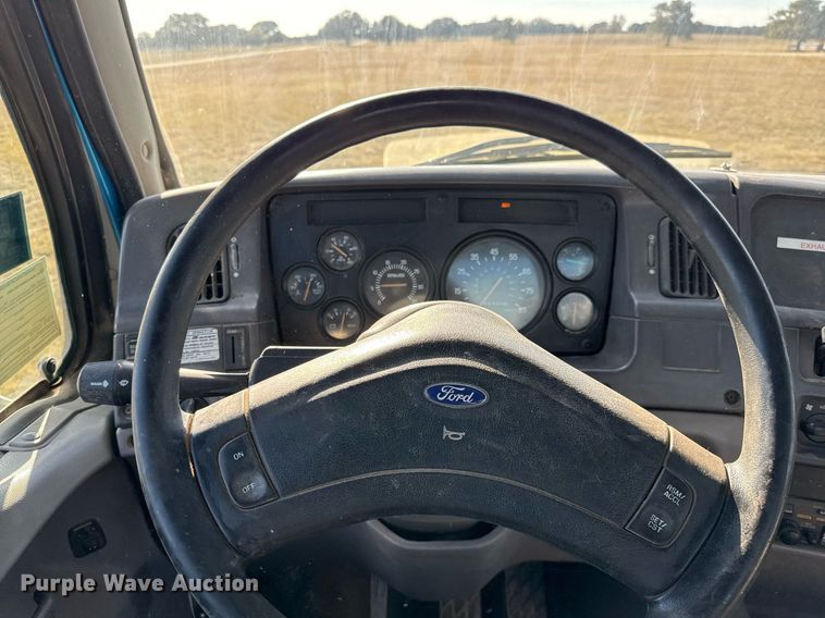 image for item EJ3304 1998 Ford hydrovac truck