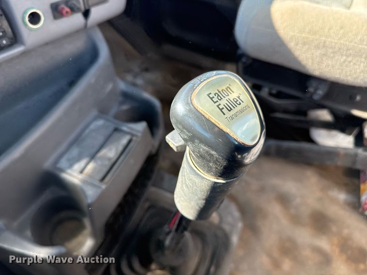 image for item EJ3304 1998 Ford hydrovac truck