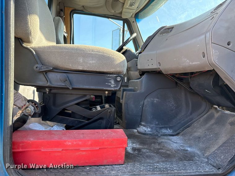 image for item EJ3304 1998 Ford hydrovac truck