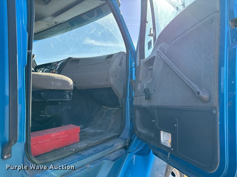 image for item EJ3304 1998 Ford hydrovac truck