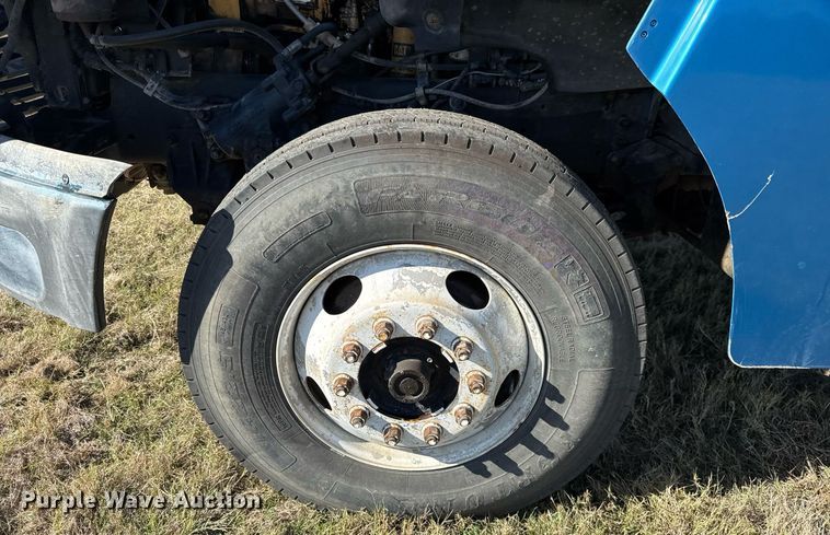 image for item EJ3304 1998 Ford hydrovac truck