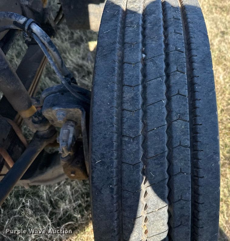 image for item EJ3304 1998 Ford hydrovac truck