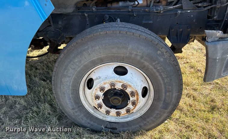 image for item EJ3304 1998 Ford hydrovac truck