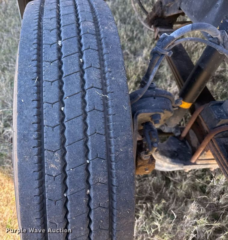 image for item EJ3304 1998 Ford hydrovac truck