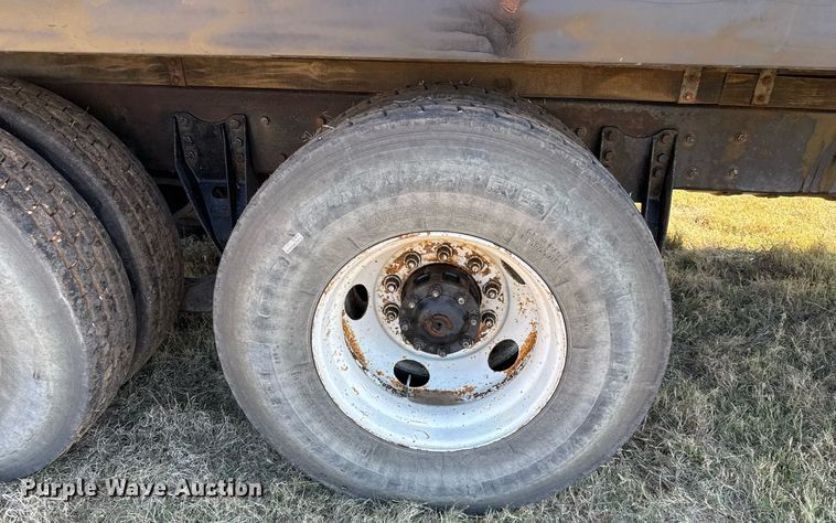 image for item EJ3304 1998 Ford hydrovac truck