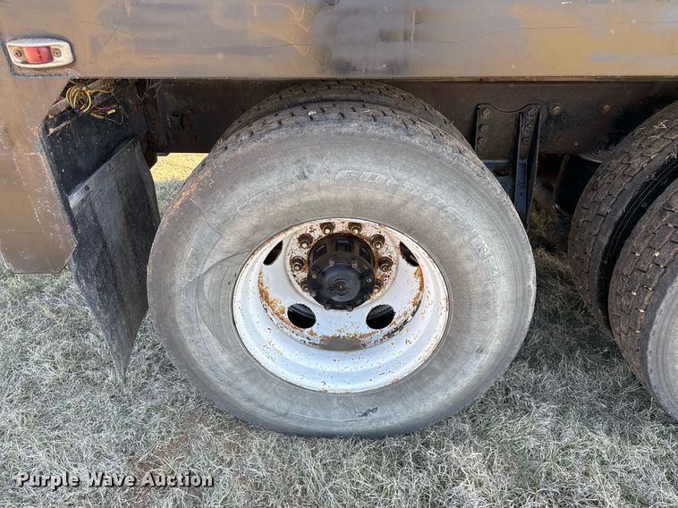 image for item EJ3304 1998 Ford hydrovac truck