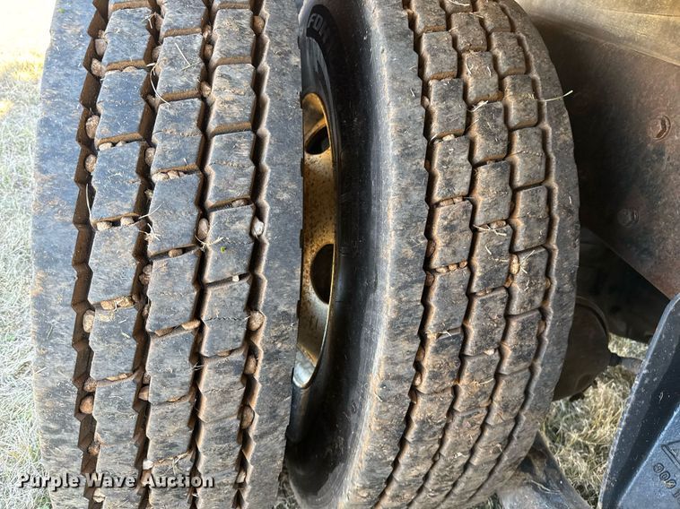 image for item EJ3304 1998 Ford hydrovac truck