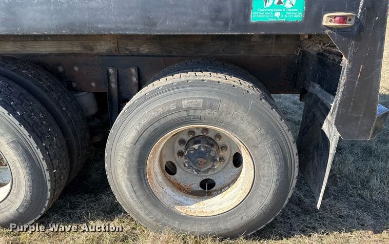 image for item EJ3304 1998 Ford hydrovac truck