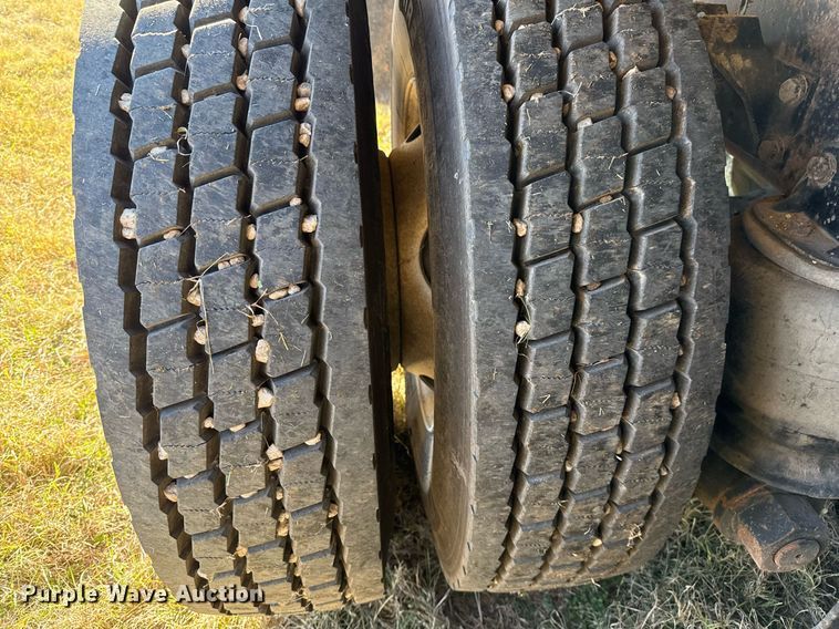 image for item EJ3304 1998 Ford hydrovac truck