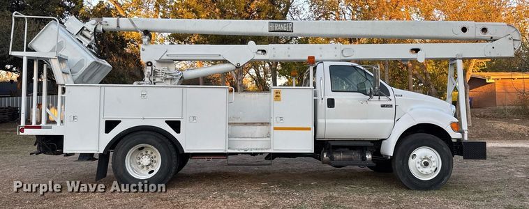 image for item EJ3309 2009 Ford F750 Super Duty bucket truck