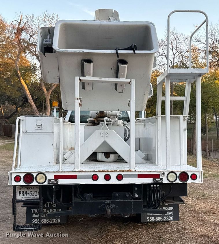 image for item EJ3309 2009 Ford F750 Super Duty bucket truck