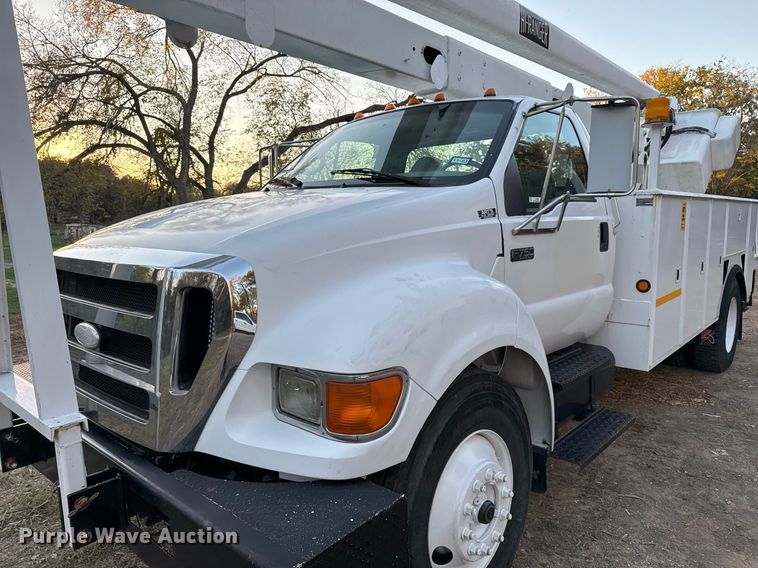 image for item EJ3309 2009 Ford F750 Super Duty bucket truck