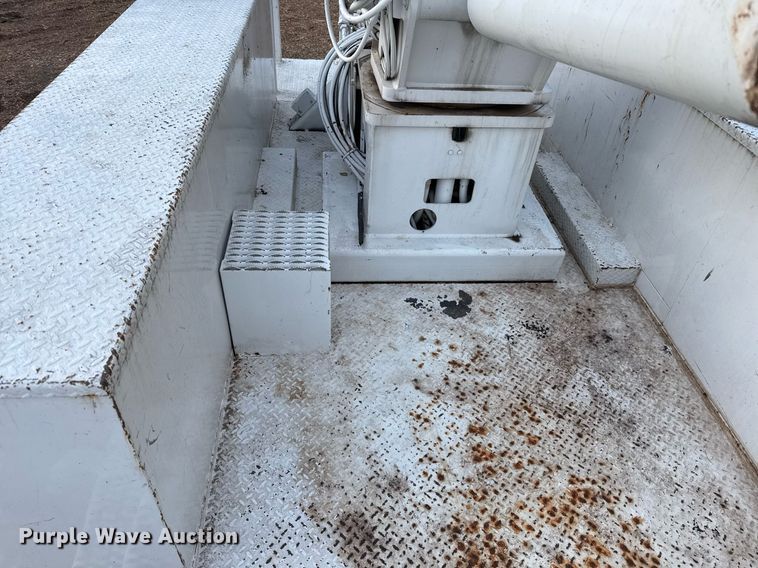 image for item EJ3309 2009 Ford F750 Super Duty bucket truck