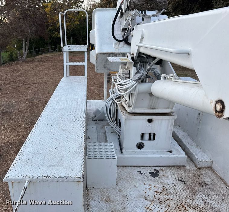 image for item EJ3309 2009 Ford F750 Super Duty bucket truck