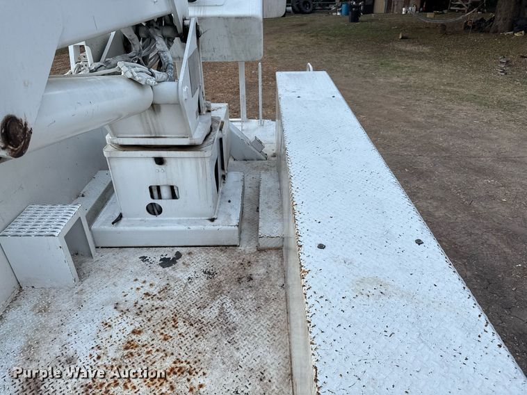 image for item EJ3309 2009 Ford F750 Super Duty bucket truck