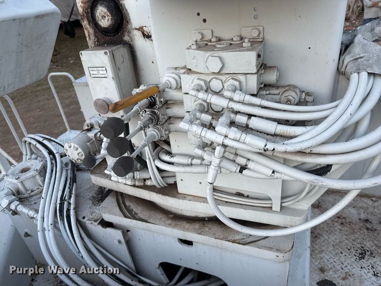 image for item EJ3309 2009 Ford F750 Super Duty bucket truck