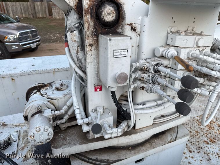 image for item EJ3309 2009 Ford F750 Super Duty bucket truck