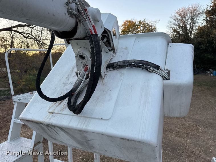 image for item EJ3309 2009 Ford F750 Super Duty bucket truck