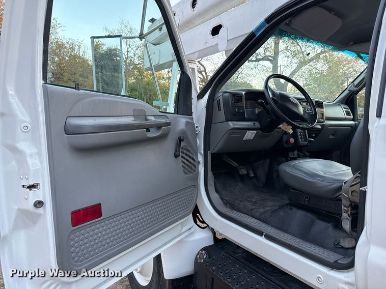 image for item EJ3309 2009 Ford F750 Super Duty bucket truck