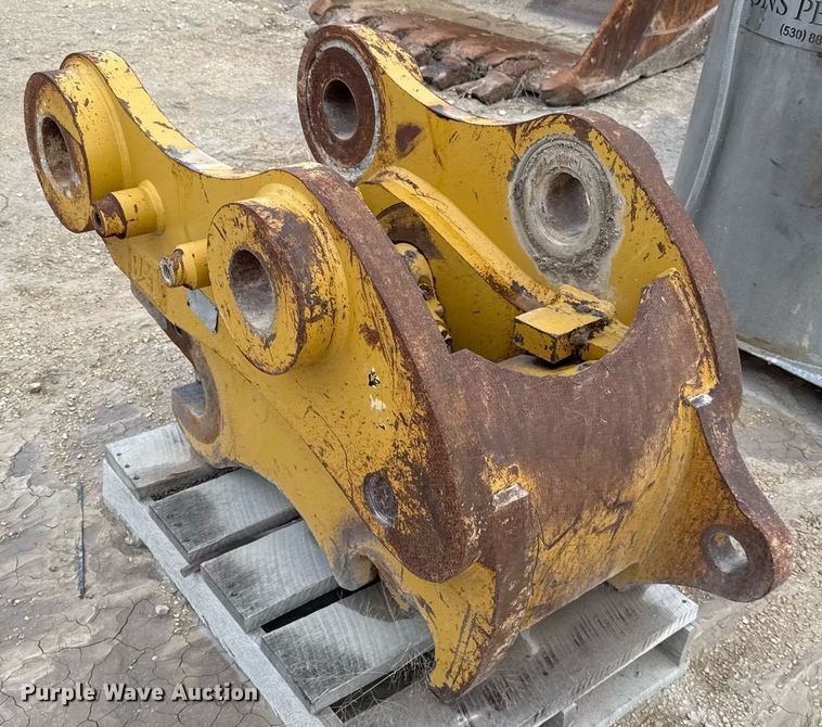 image for item EJ3310 Caterpillar 345C/D quick coupler